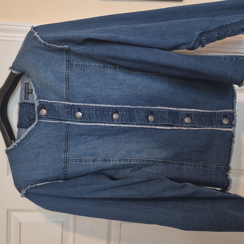 Elliott & Vine Frayed Edge Denim Jacket. 1X.
